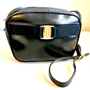 Salvatore FERRAGAMO Italy Vara Plate Black Leather Crossbody Bag MSRP $1790